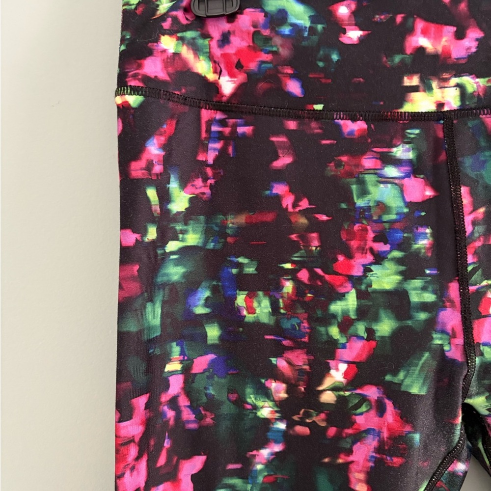 Fabletics Define PowerHold Mid-Rise Capri Size L - Picture 6 of 11